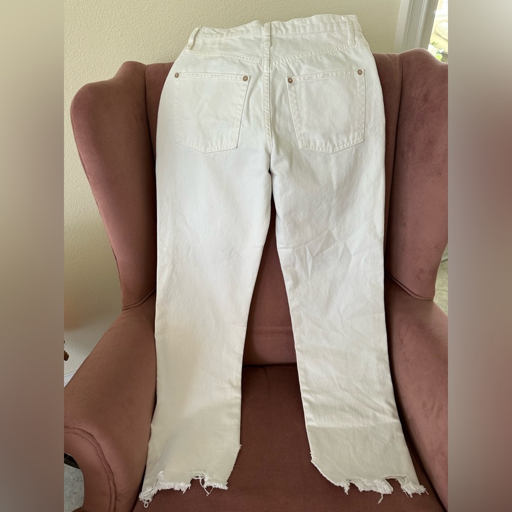 NWT Free People chalk white size 24 Women’s jeans. These jeans are distressed. - Picture 2 of 10